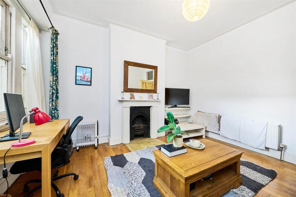 Reception, Albert Palace Mansions, Eden Harper SW1