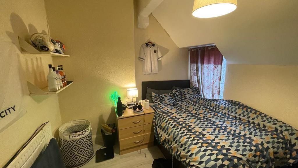 A neat and compact bedroom with a cozy single b...