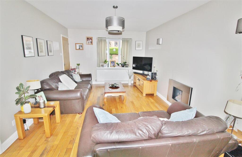 SITTING ROOM -