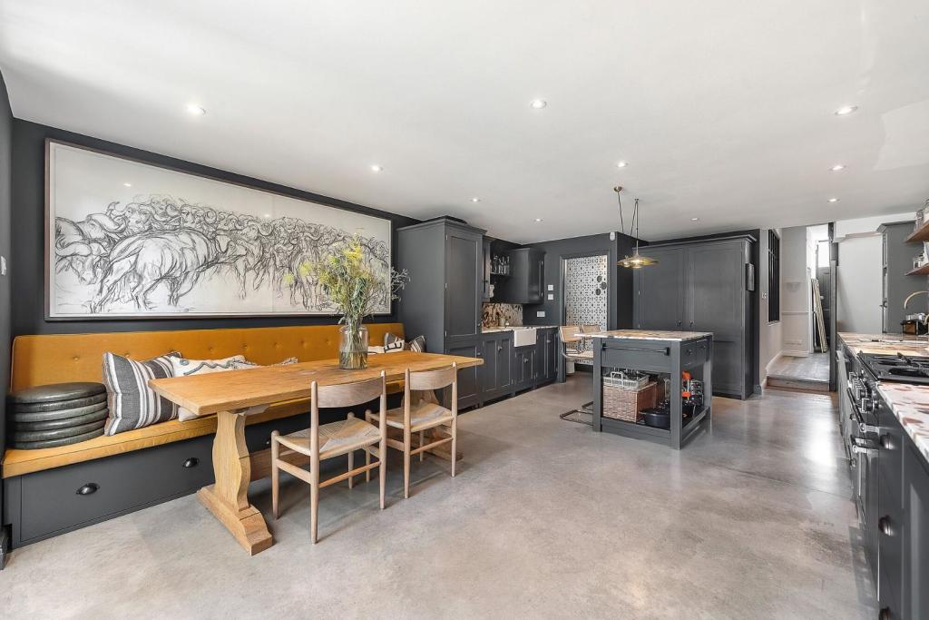 Open-Plan Kitchen (2).jpg