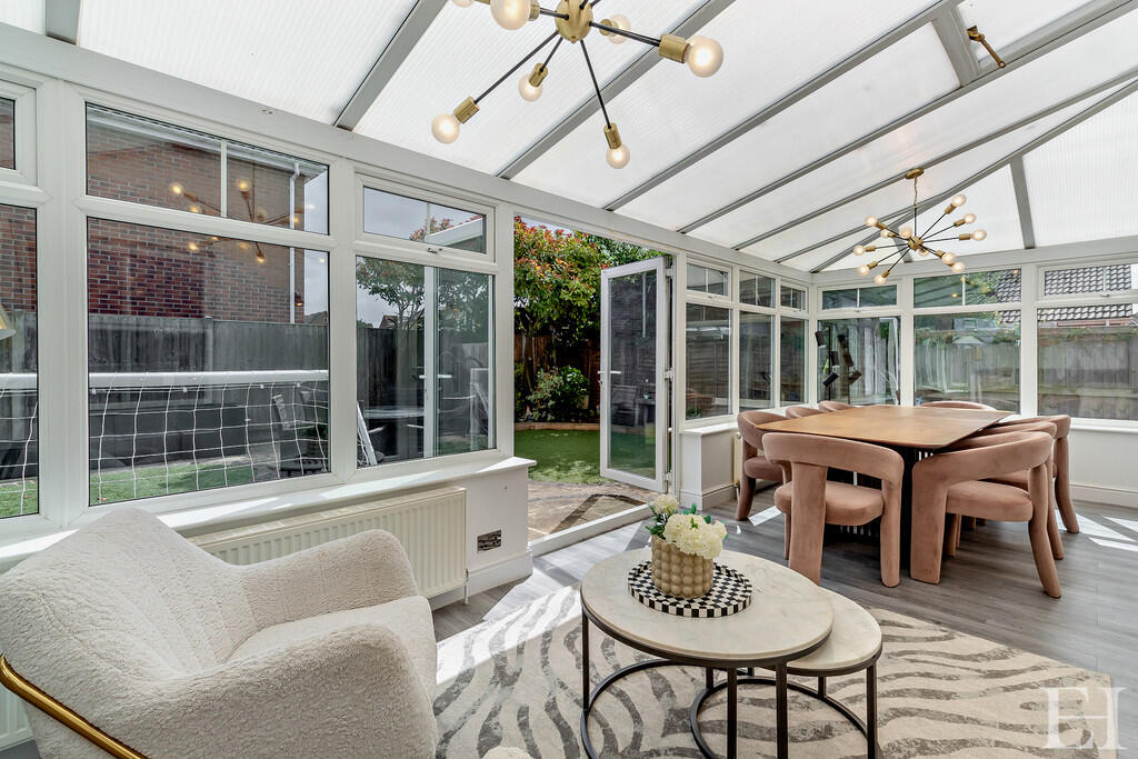 8656154-interiorW...