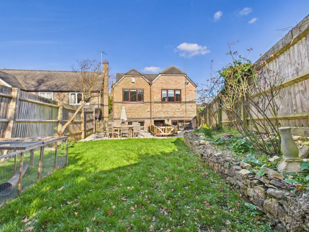 High Street, Greens Norton, NN12