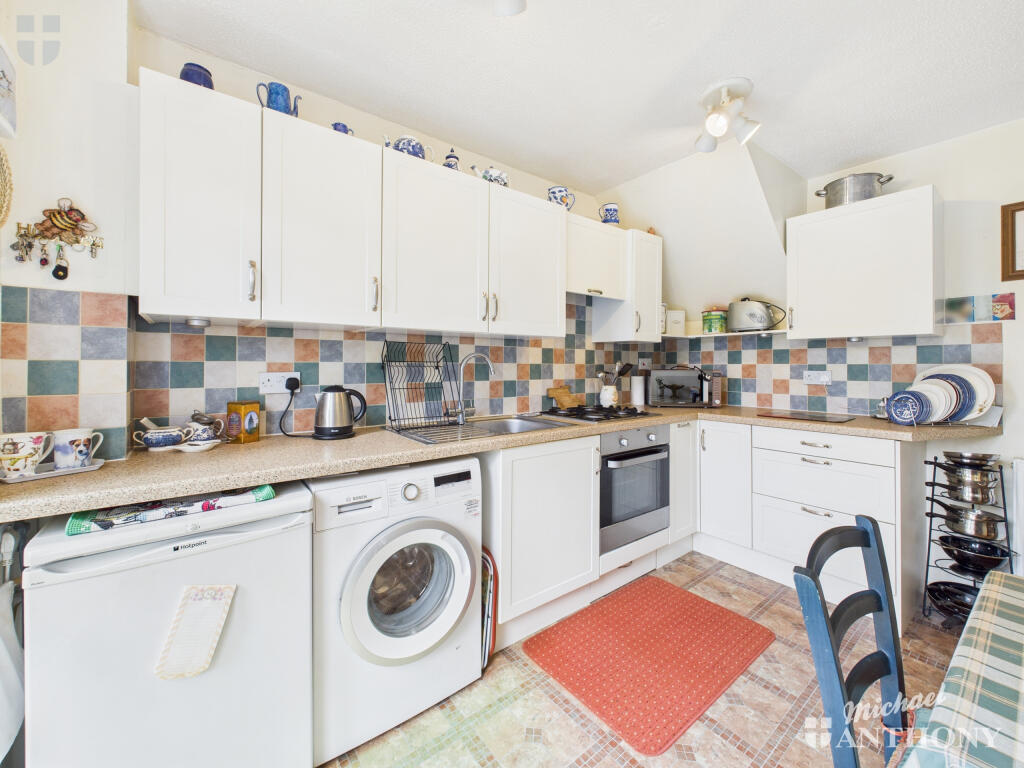 CAM03852G0-PR0407-STILL026