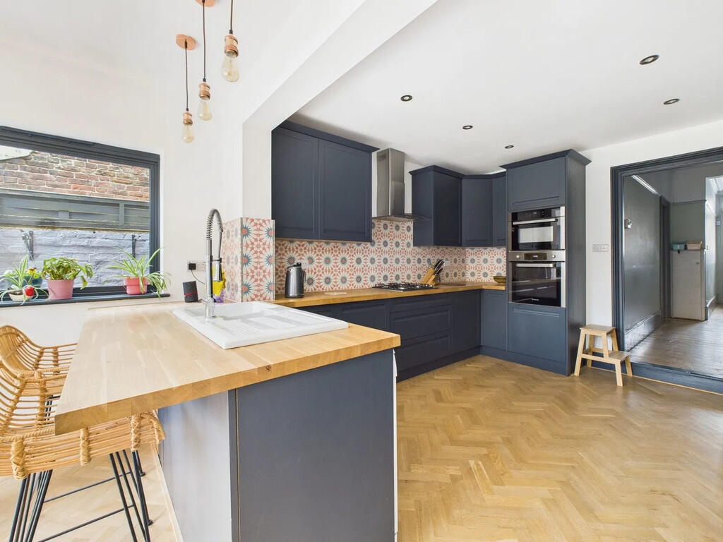 CAM04938G0-PR0092...