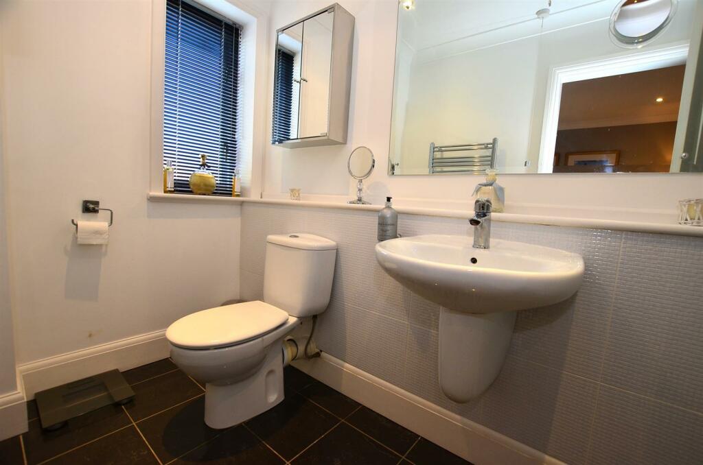 Shower Room/En Suite