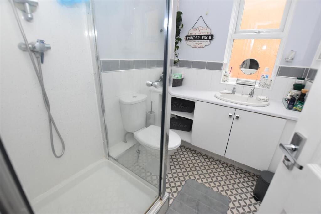 En Suite Shower Room.JPG