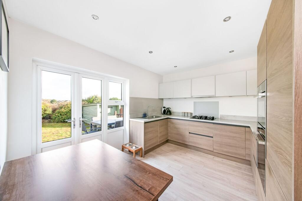 OPEN-PLAN DINING KITCHEN