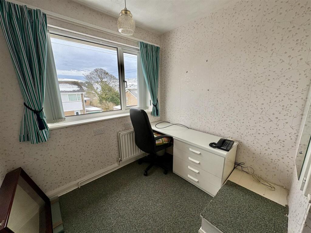 Bramleys Estate Agents - Round Hill - Holmfield (1