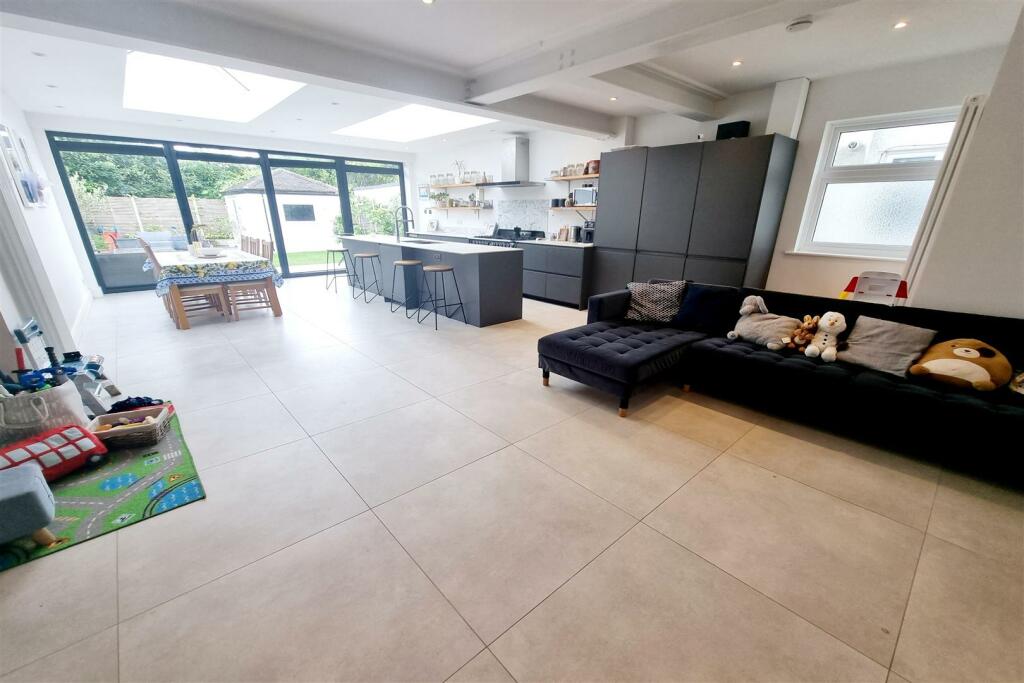 EXTENDED REAR RECEPTION ROOM: PIC. 1
