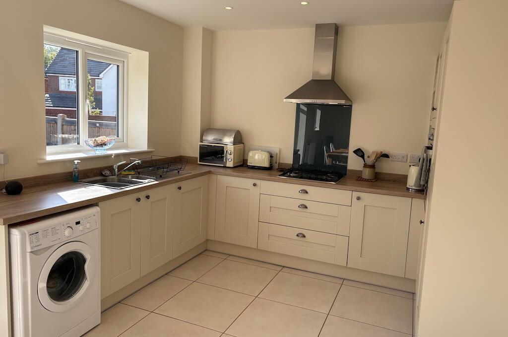 3 Clos Kitchen_Window.jpg