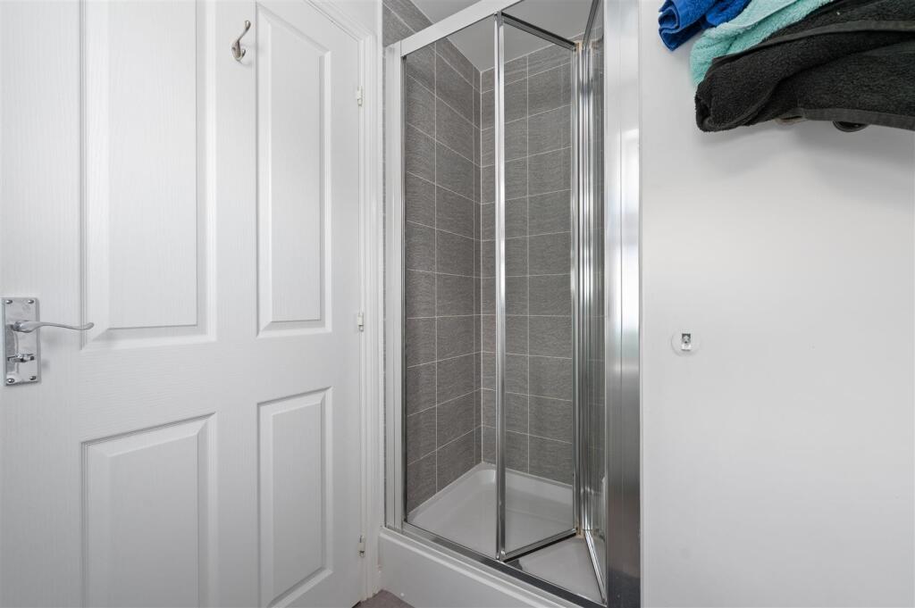 12 Russell Avenue 022.JPG