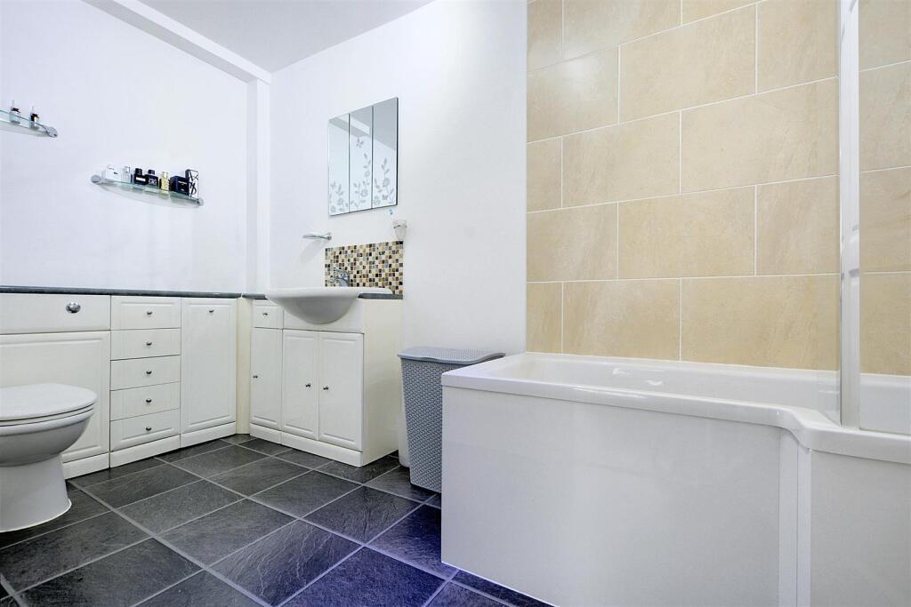En-Suite Bathroom