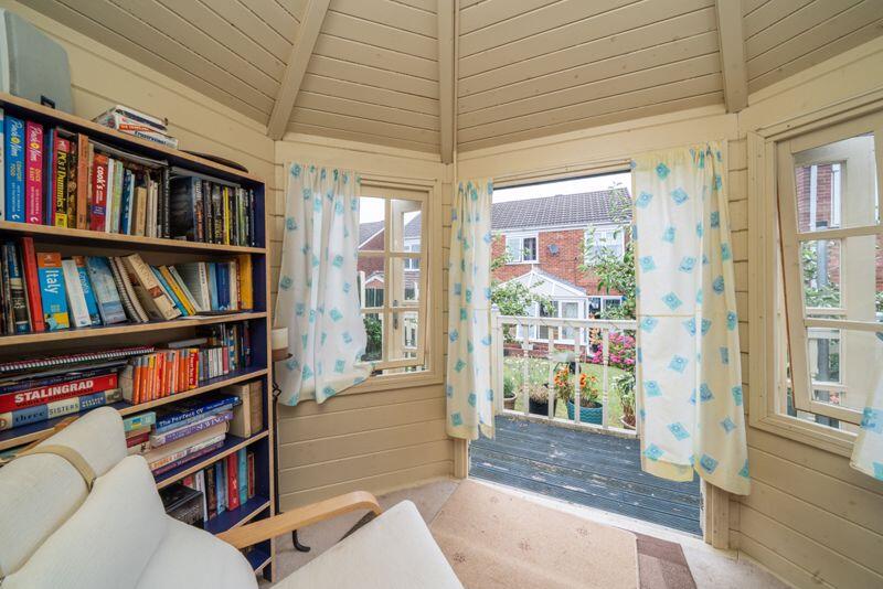 SUMMERHOUSE
