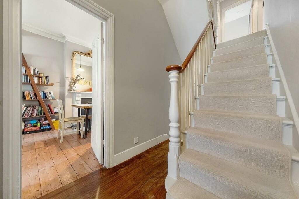 Hallway (2).jpg