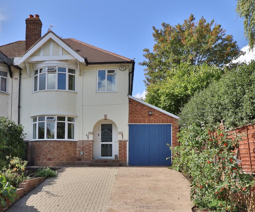Front view of house and driveway
