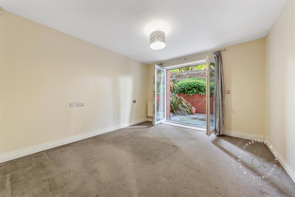 Clive-Hall-Court-04.jpg