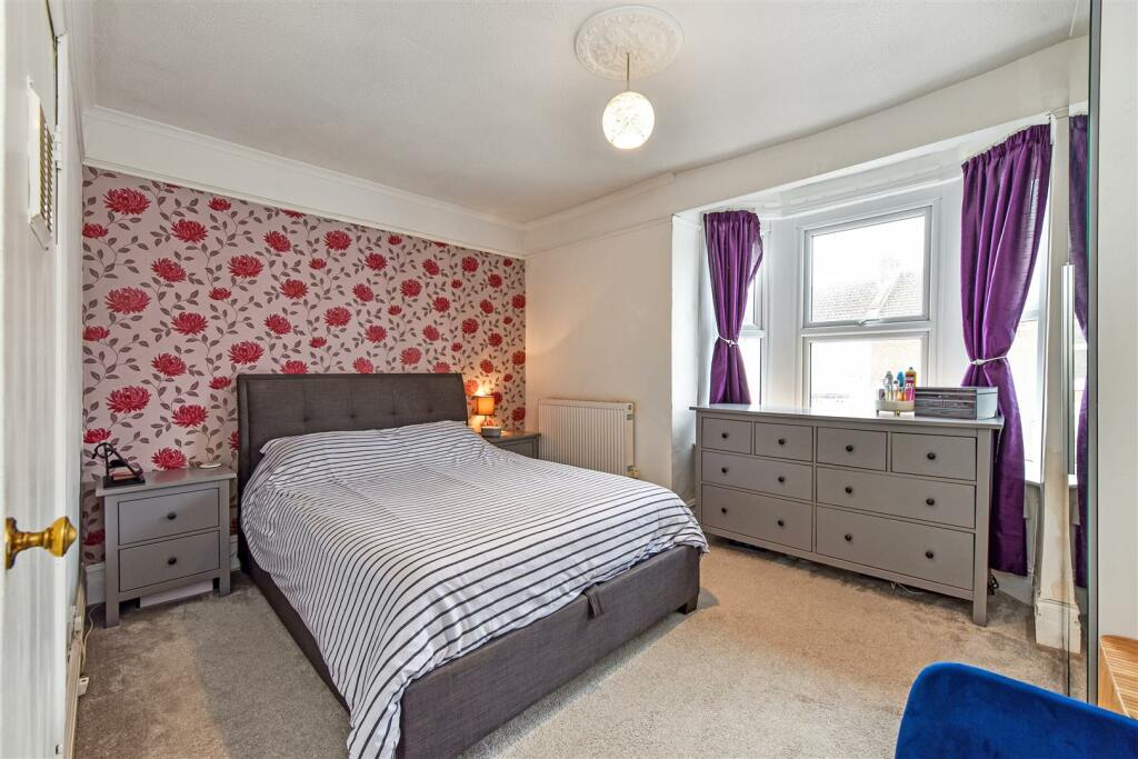 Master Bedroom /1