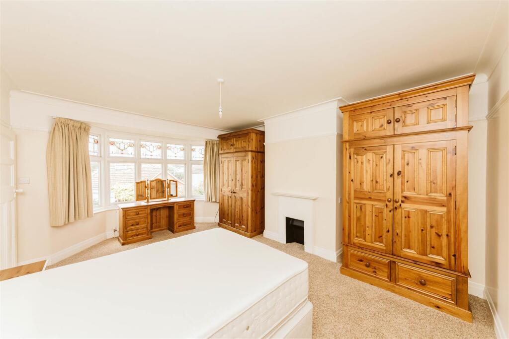 Holmes Grove (4).jpg