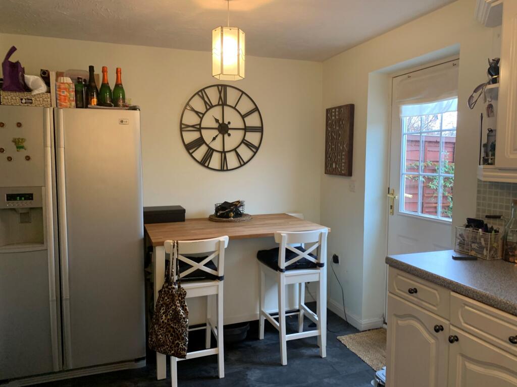 KITCHEN/DINING ROOM