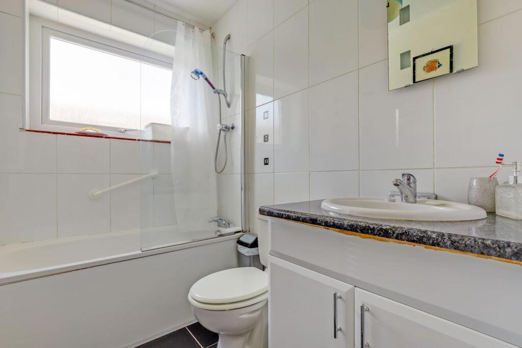 06-0406JHPropWorld - 6d Hall Drive - 16-medium.jpg