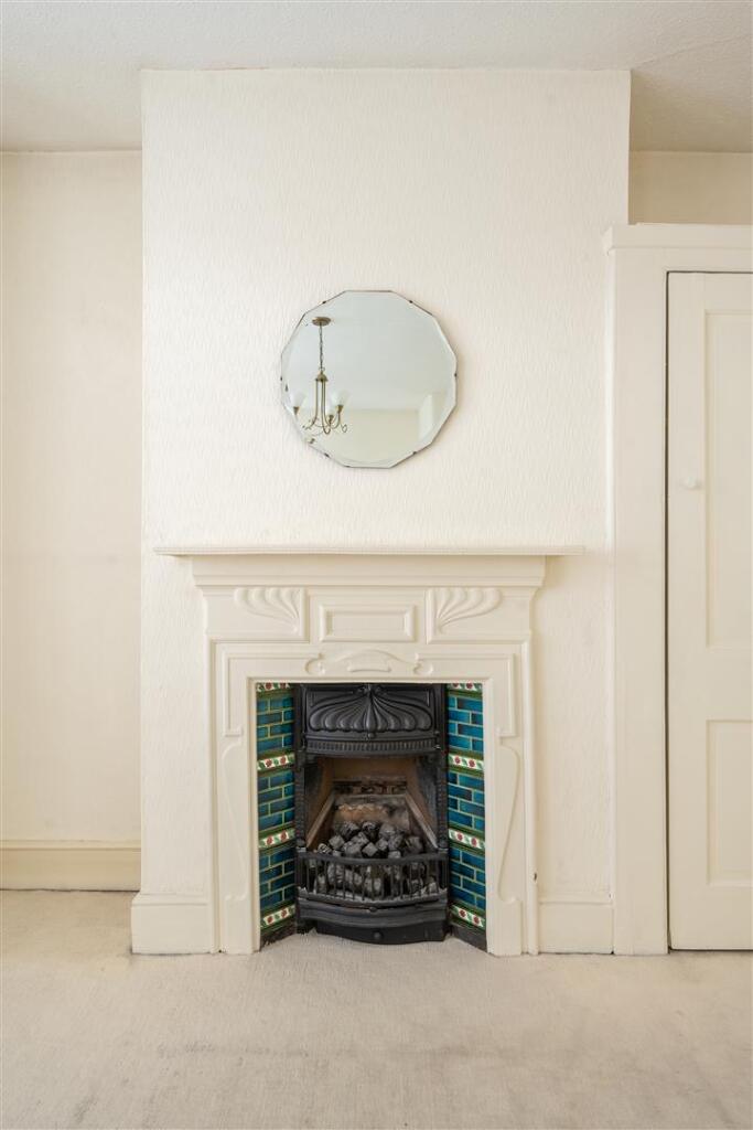 Selwyn Avenue, E4