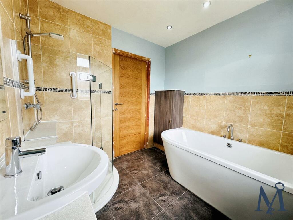 4-Piece Family Bathroom