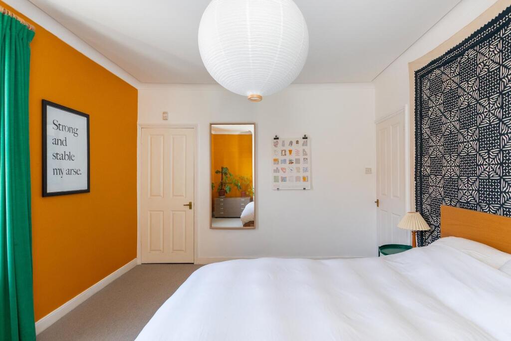 1H9SBH - Bedroom B.jpg