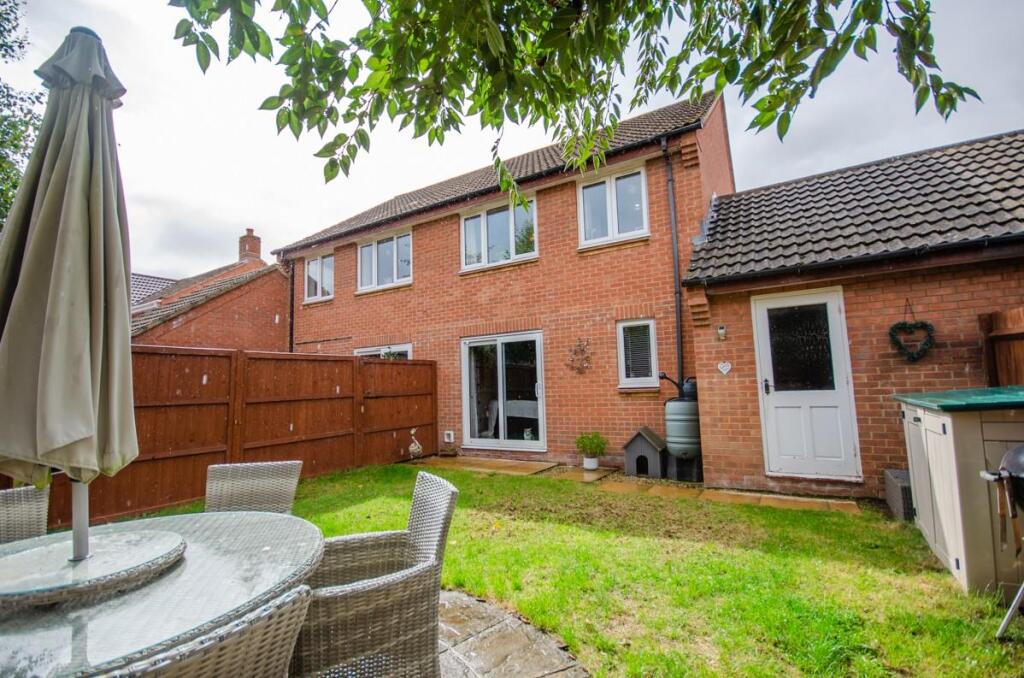 Rear garden pic 2.jpg