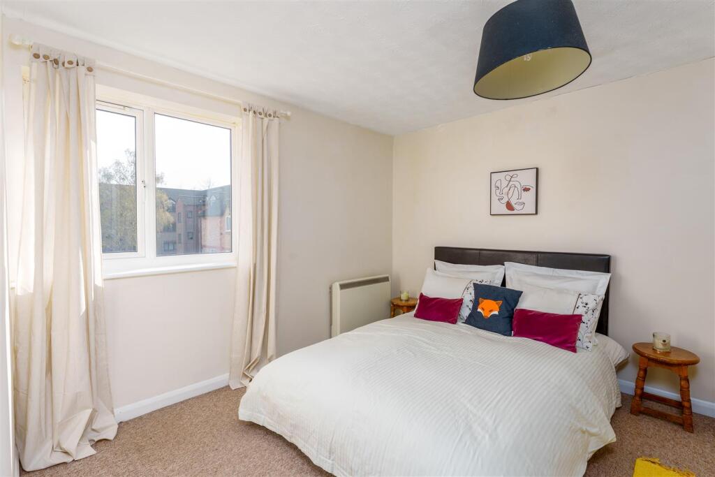 53 Broome Way, Banbury-15.jpg