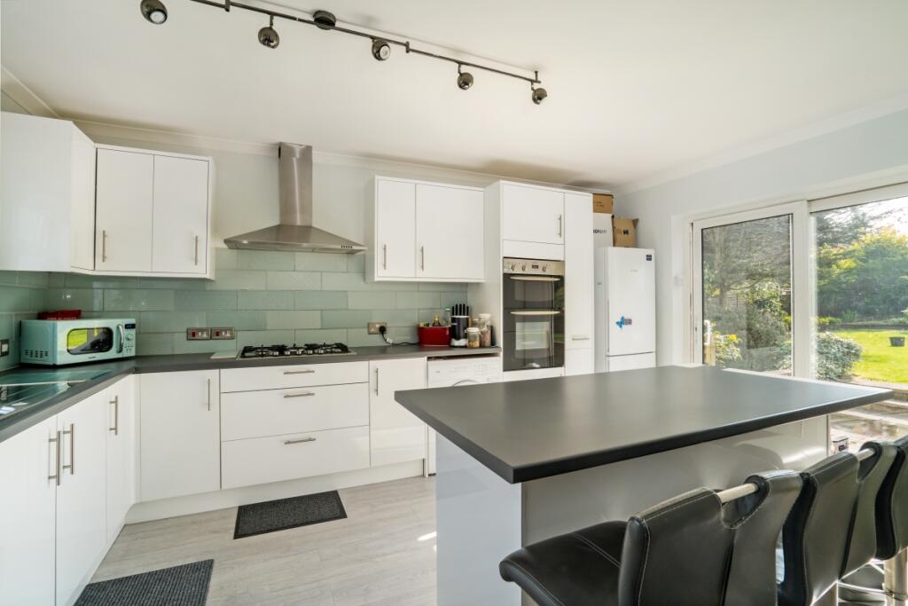 Windrush 295858 -...