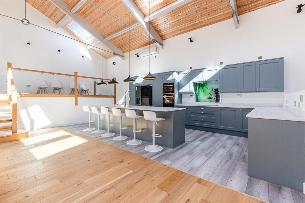 A24 - Higher Bowden Estate, Willow Bank - 250320.j