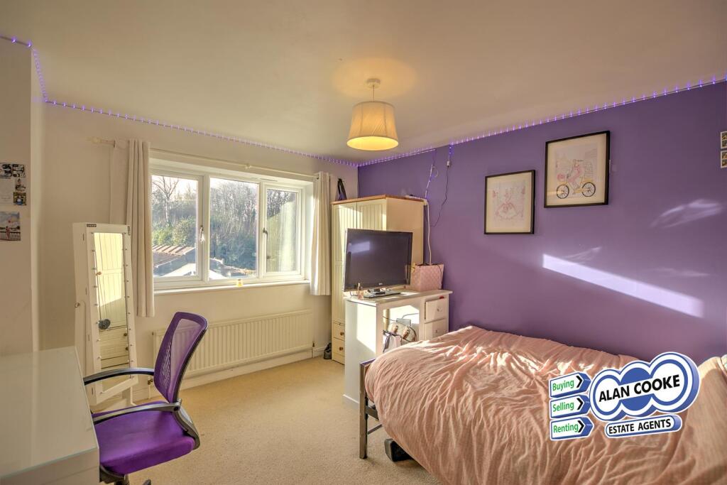 BEDROOM 2
