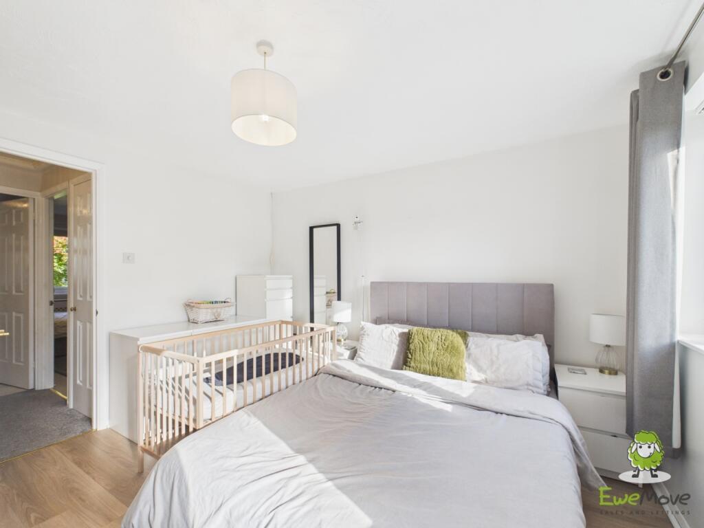 EweMove Estate Agents Basingstoke - Long Copse Cha