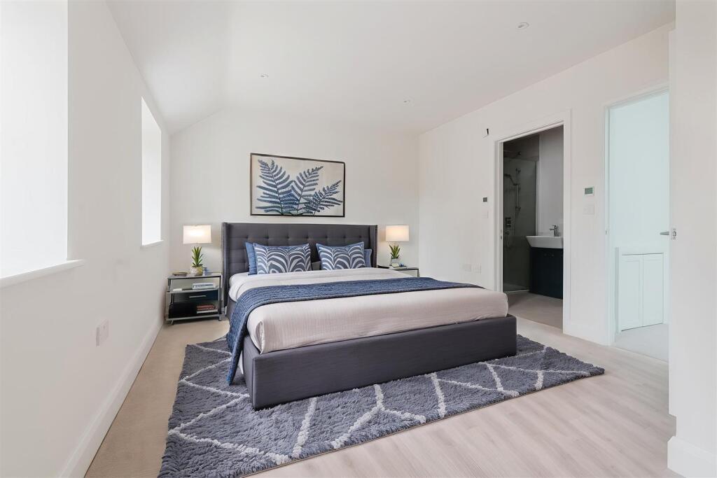 Bedroom 1.jpg