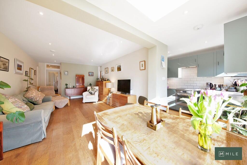 Flat A, 11 Bramst...