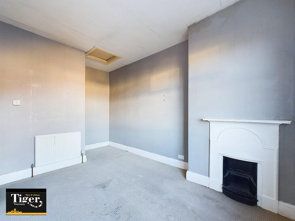 CAM02176G0-PR0472...