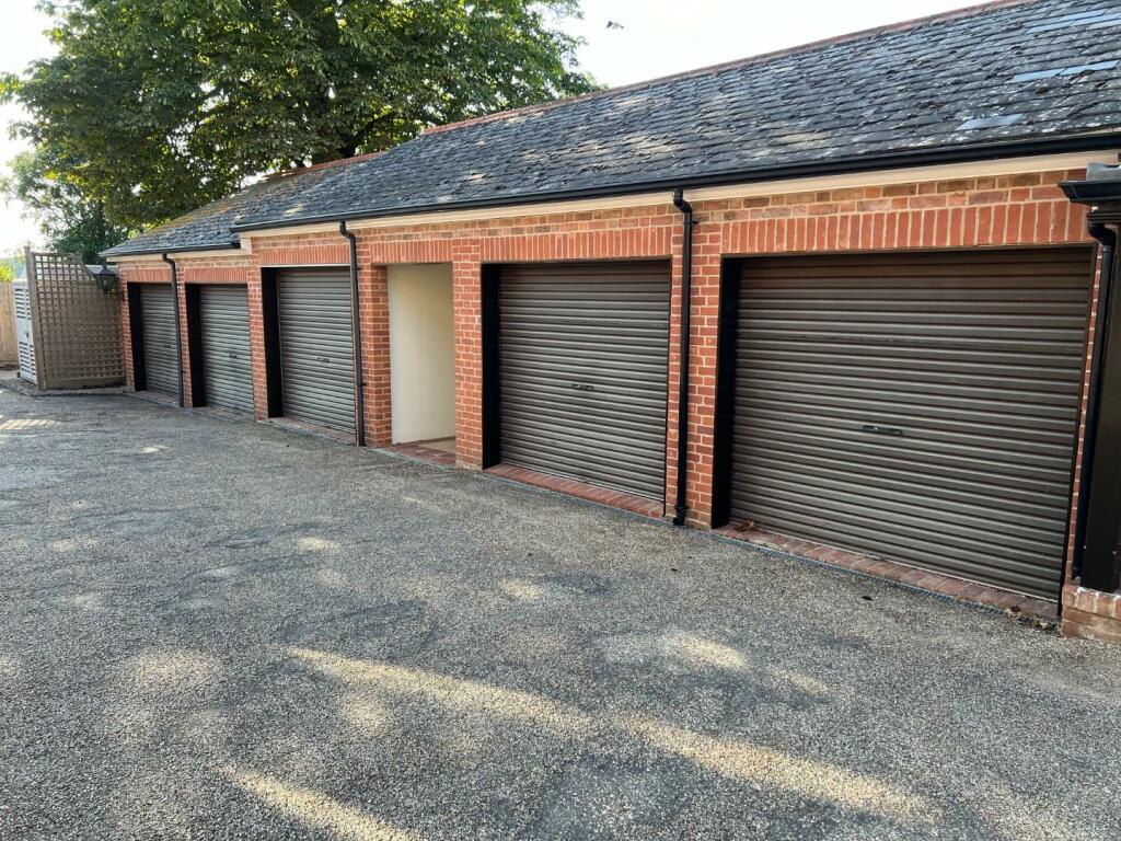 SINGLE GARAGE IN A BLOCK