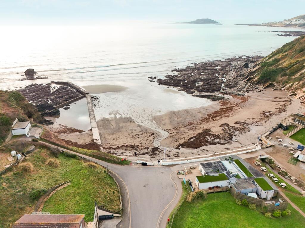 Millendreath Beach
