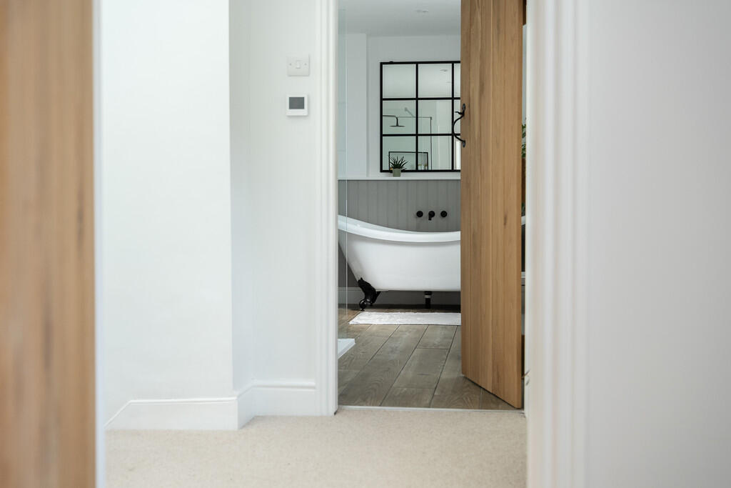 Landing to Bathro...