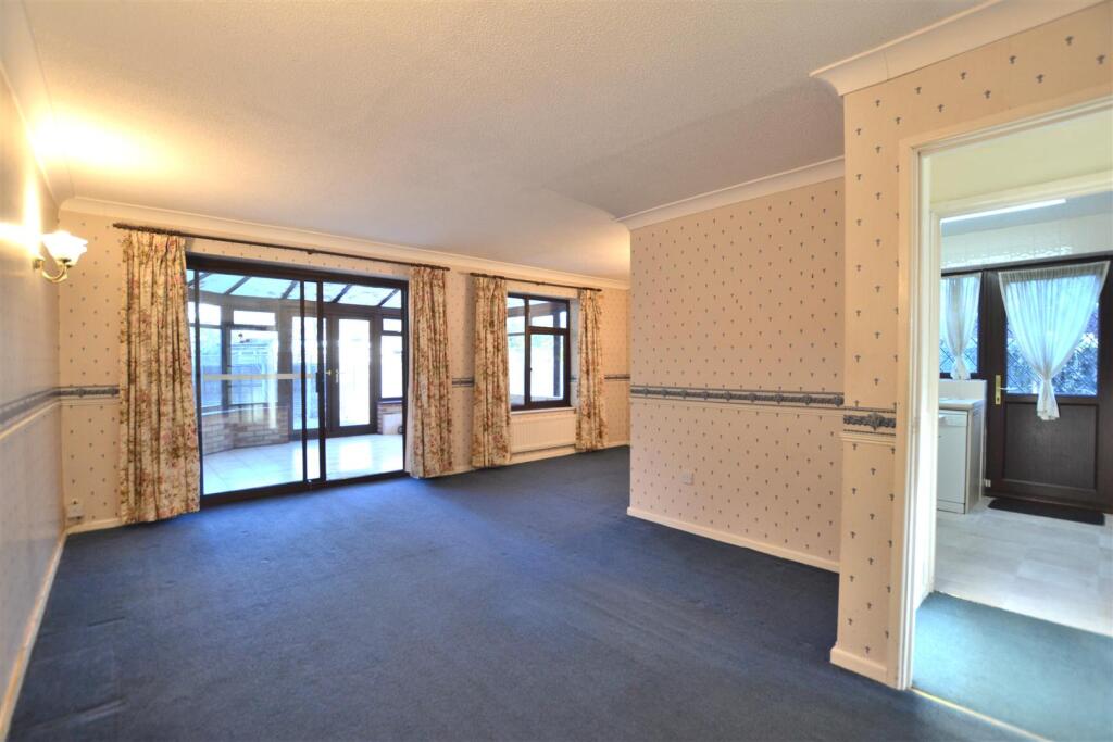 Living, Dining Room 1.JPG