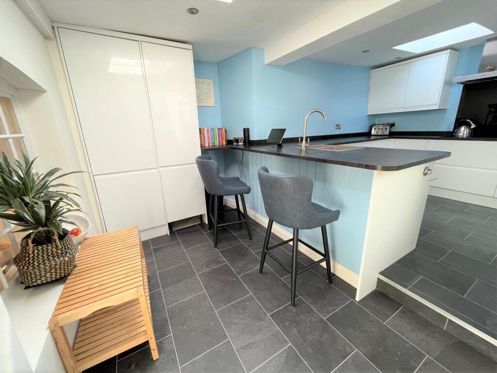 kitchen 5.jpg