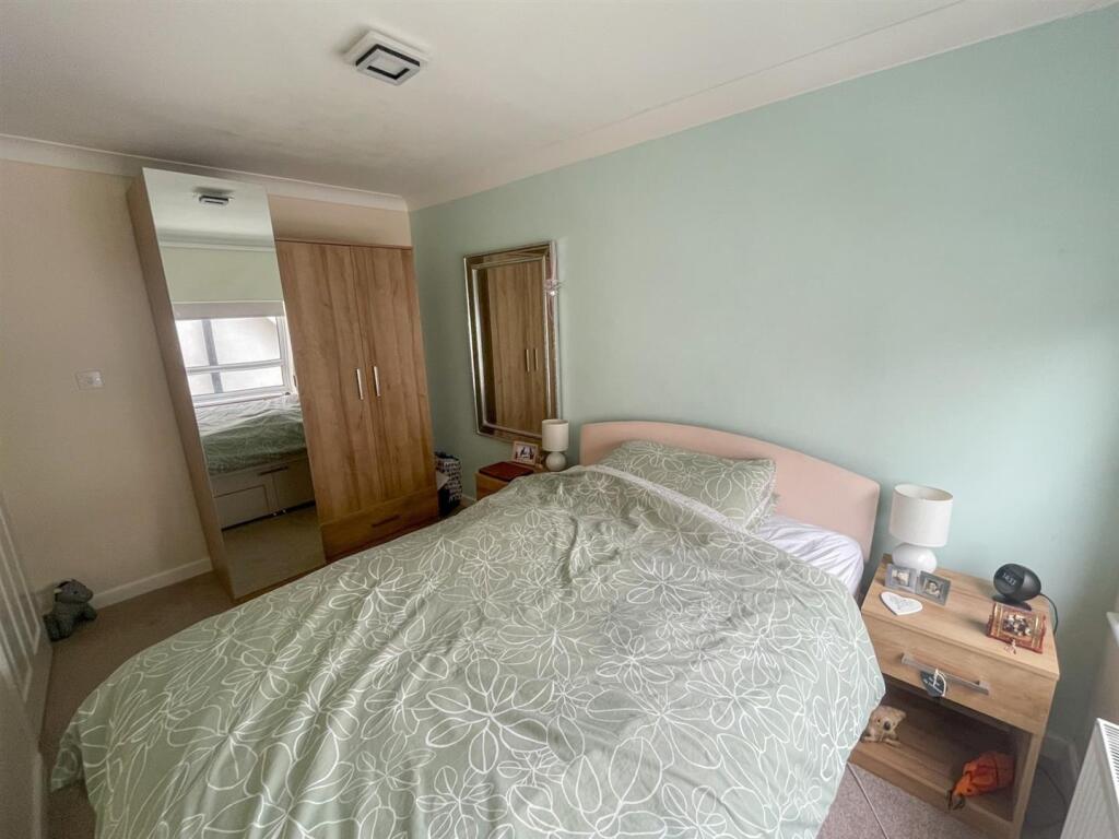bedroom two,.jpg