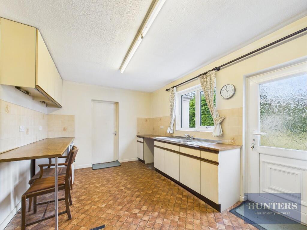 Kitchen / Dining Area