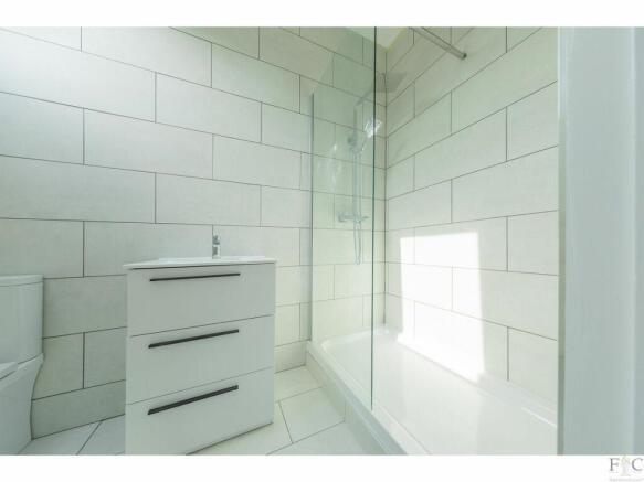 MASTER EN-SUITE.jpeg