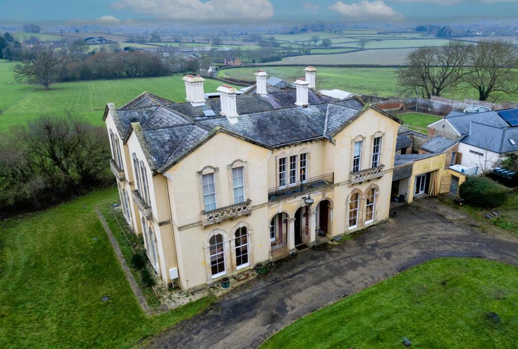 Rumwell Park, Wellington Road Rumwell, Taunton, TA