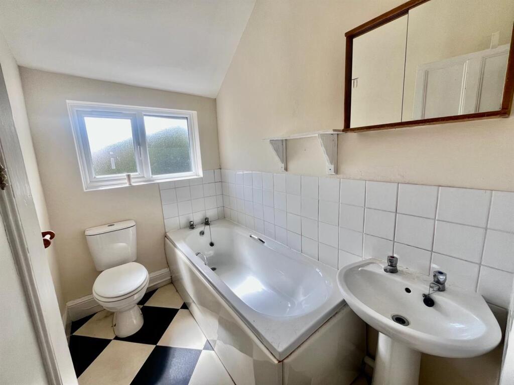 Bathroom.jpg