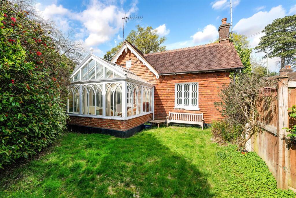 EAST LODGE, GARRATT LANE. 1 (4).jpg