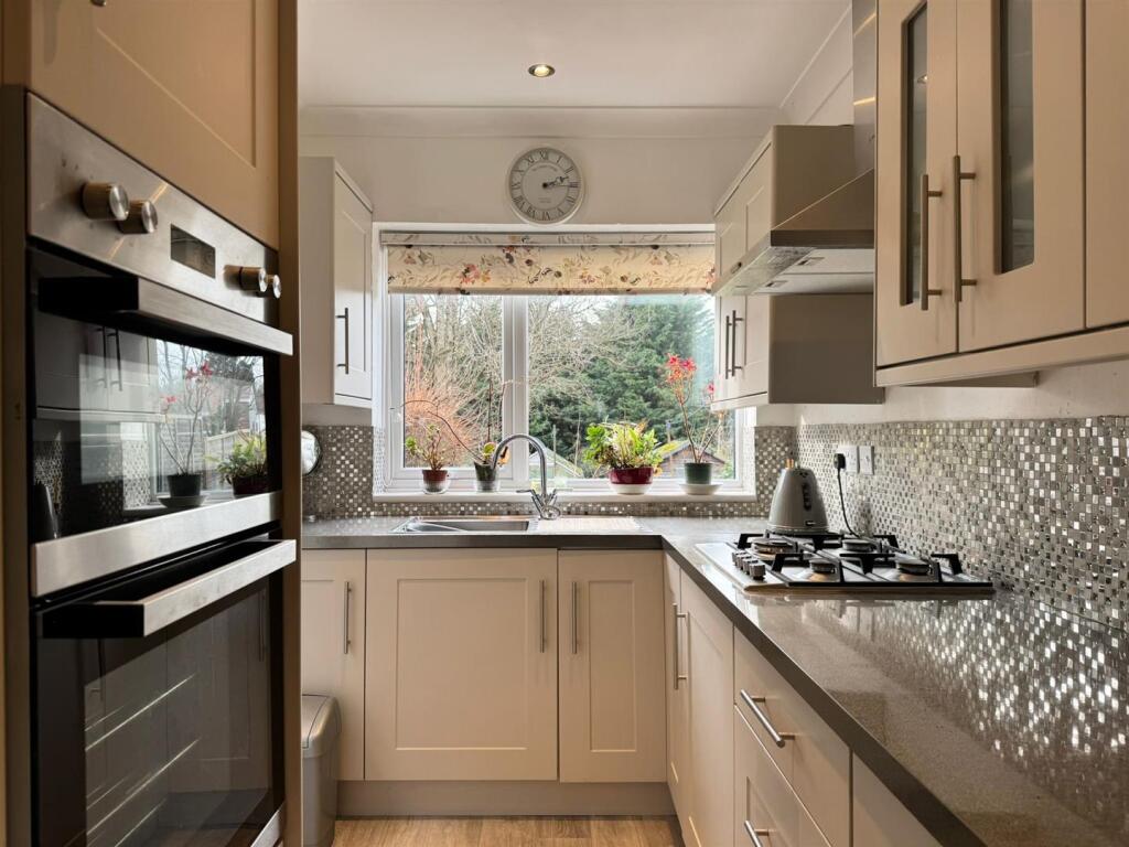 Kitchen (3).jpg