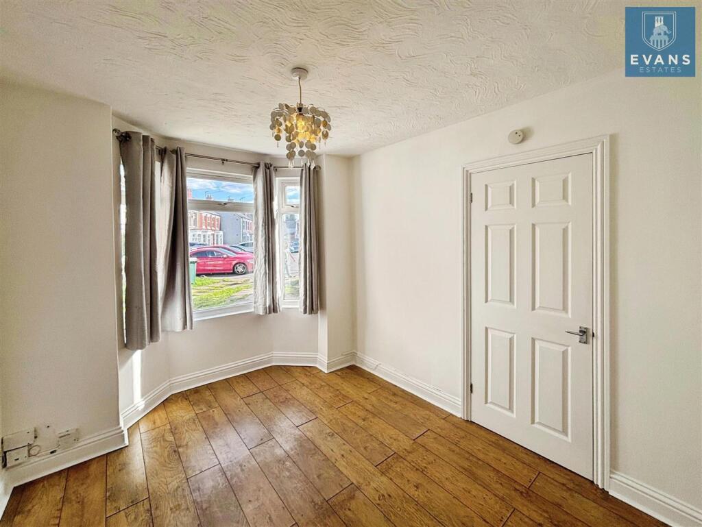 Living Room/Bedroom