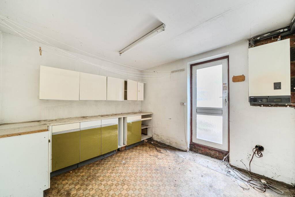 1348470-5-68b9959...